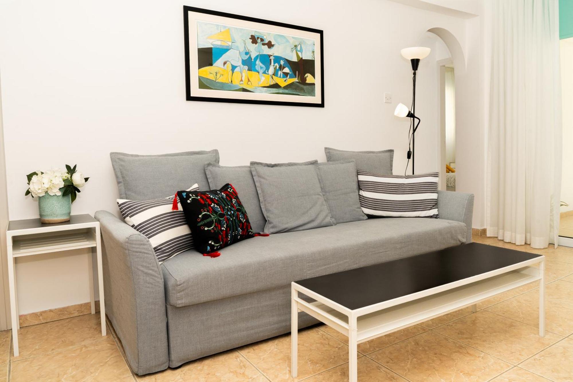 Olivia Mackenzie 2 Bedroom Flat With Pool لارنكا المظهر الخارجي الصورة